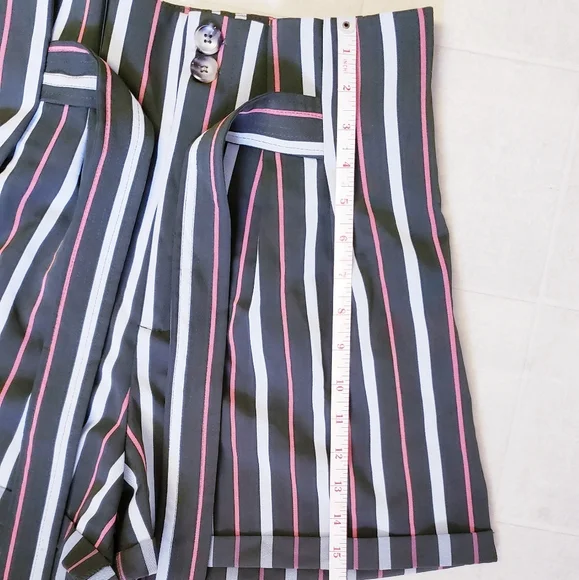 Like new S Lumiere high rise shorts - Picture 4 of 10